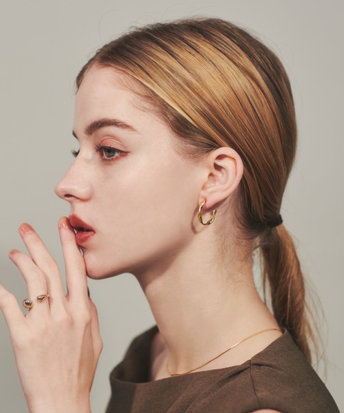 ciite' surgical stainless(シーテサージカルステンレス)の「【 金属アレルギー対応 】 ツイストフープピアス サージカルステンレス 316L(ピアス(両耳用)・レディース・ゴールド/シルバー・FREE)」の10枚目の写真