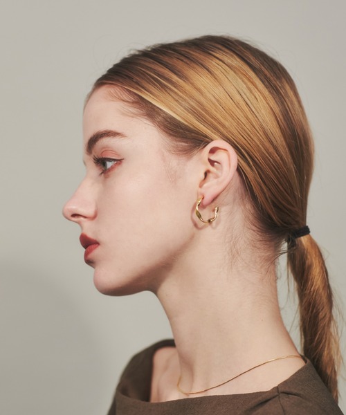 ciite' surgical stainless(シーテサージカルステンレス)の「【 金属アレルギー対応 】 ツイストフープピアス サージカルステンレス 316L(ピアス(両耳用)・レディース・ゴールド/シルバー・FREE)」の11枚目の写真