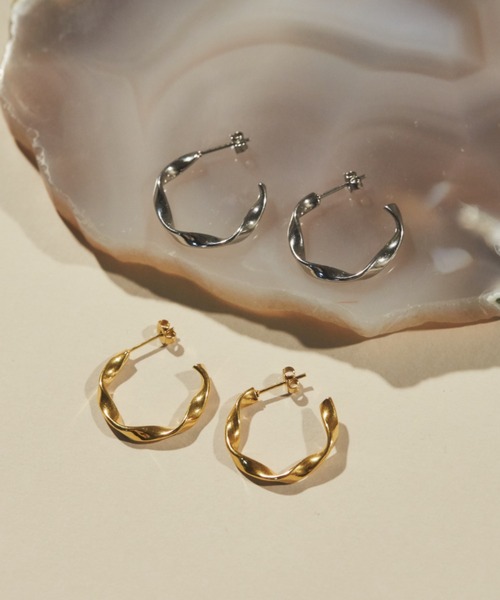 ciite' surgical stainless(シーテサージカルステンレス)の「【 金属アレルギー対応 】 ツイストフープピアス サージカルステンレス 316L(ピアス(両耳用)・レディース・ゴールド/シルバー・FREE)」の12枚目の写真