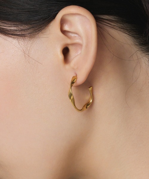 ciite' surgical stainless(シーテサージカルステンレス)の「【 金属アレルギー対応 】 ツイストフープピアス サージカルステンレス 316L(ピアス(両耳用)・レディース・ゴールド/シルバー・FREE)」の14枚目の写真