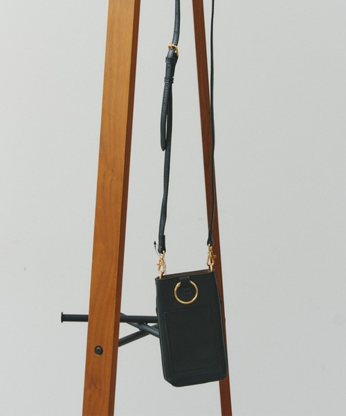 Chez toi（シェトワ）の「バイカラースマホショルダー（トートバッグ・レディース・マスタード/ベージュ/ブラック・FREE）」の4枚目の写真