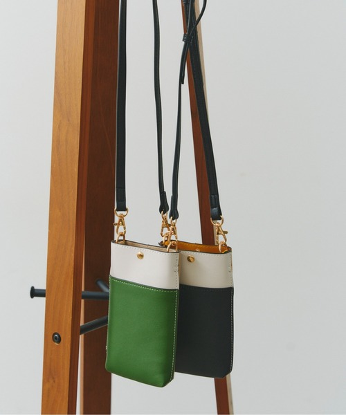 Chez toi（シェトワ）の「バイカラースマホショルダー（トートバッグ・レディース・マスタード/ベージュ/ブラック・FREE）」の9枚目の写真