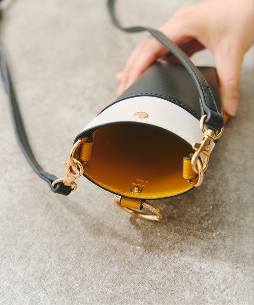 Chez toi（シェトワ）の「バイカラースマホショルダー（トートバッグ・レディース・マスタード/ベージュ/ブラック・FREE）」の10枚目の写真