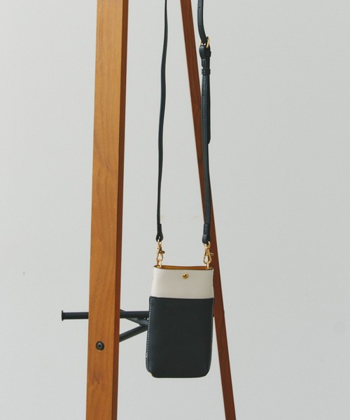 Chez toi（シェトワ）の「バイカラースマホショルダー（トートバッグ・レディース・マスタード/ベージュ/ブラック・FREE）」の13枚目の写真