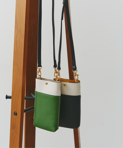 Chez toi（シェトワ）の「バイカラースマホショルダー（トートバッグ・レディース・マスタード/ベージュ/ブラック・FREE）」の14枚目の写真