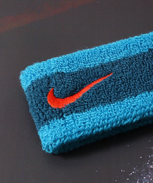 BAYBLO(ベイブロ)の「(TA)【NIKE】スウォッシュ パイル ヘッドバンド(ヘアバンド・メンズ・ブルー系その他/オレンジ/トリコロール・ONE SIZE)」の2枚目の写真