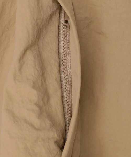 ALEXIA STAM（アリシアスタン）の「Wellness Full Zip Cropped Windbreaker / クロップドウィンドブレーカー（ナイロンジャケット・レディース・ホワイト/ベージュ/ブラック・FREE）」の13枚目の写真