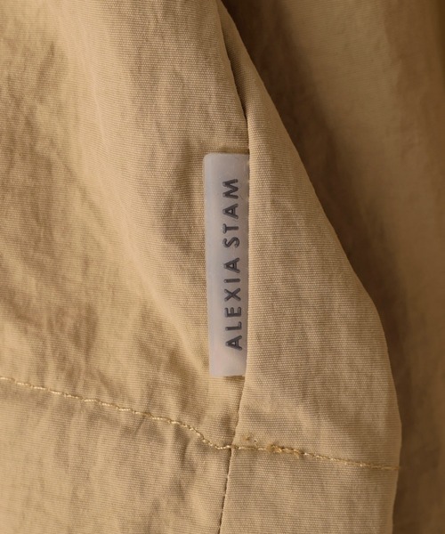 ALEXIA STAM（アリシアスタン）の「Wellness Full Zip Cropped Windbreaker / クロップドウィンドブレーカー（ナイロンジャケット・レディース・ホワイト/ベージュ/ブラック・FREE）」の8枚目の写真