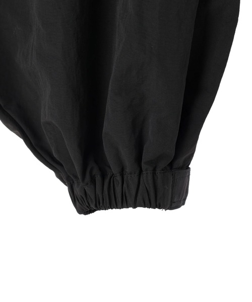 ALEXIA STAM（アリシアスタン）の「Wellness Full Zip Cropped Windbreaker / クロップドウィンドブレーカー（ナイロンジャケット・レディース・ホワイト/ベージュ/ブラック・FREE）」の7枚目の写真