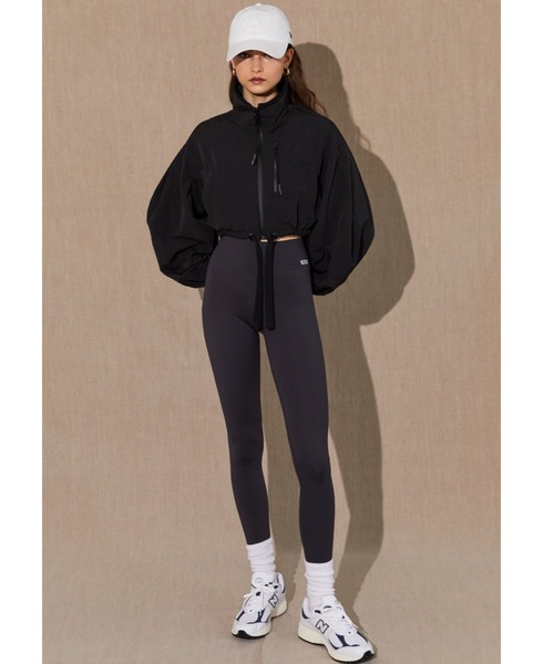 ALEXIA STAM（アリシアスタン）の「Wellness Full Zip Cropped Windbreaker / クロップドウィンドブレーカー（ナイロンジャケット・レディース・ホワイト/ベージュ/ブラック・FREE）」の19枚目の写真
