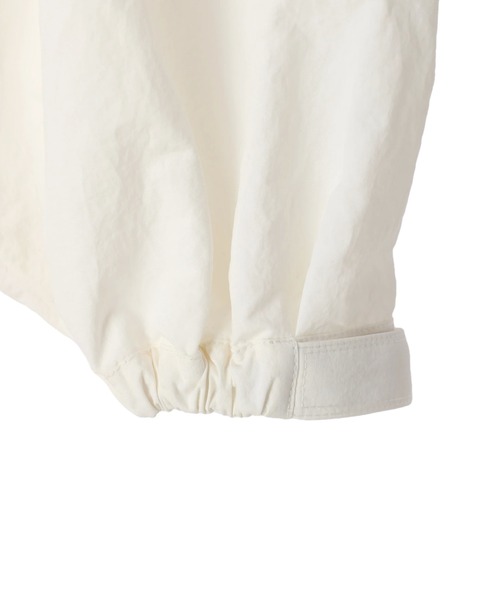 ALEXIA STAM（アリシアスタン）の「Wellness Full Zip Cropped Windbreaker / クロップドウィンドブレーカー（ナイロンジャケット・レディース・ホワイト/ベージュ/ブラック・FREE）」の16枚目の写真