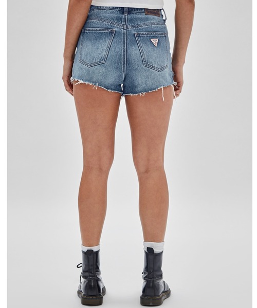 Guess(ゲス)の「GUESS Originals Kit Destroyed Denim Shorts デニムパンツ ジーンズ レディース(デニムパンツ・レディース・インディゴブルー・26inch/27inch/25inch)」の2枚目の写真