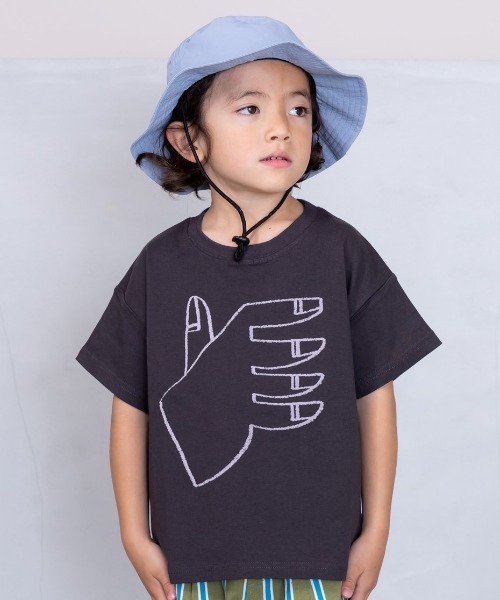 BIG FIELD(ビッグフィールド)の「フロッキーTシャツ/Hand(80~150cm)(Tシャツ/カットソー・キッズ・オフホワイト/ブラック・80/90/100/110/120/130/140/150)」の1枚目の写真