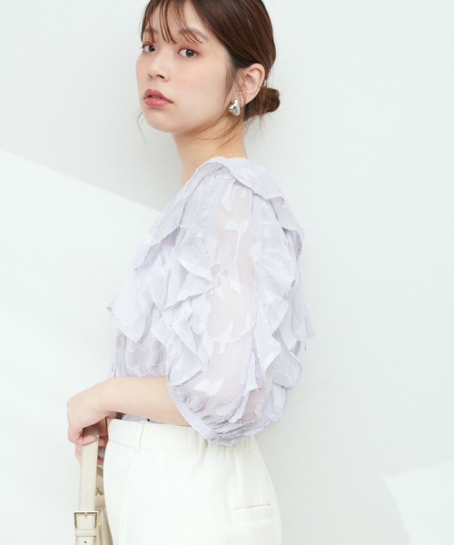 natural couture(ナチュラルクチュール)の「WEB限定 / オパールフラワーシアーブラウス(シャツ/ブラウス・レディース・ネイビー/アイボリー/サックスブルー・FREE)」の20枚目の写真