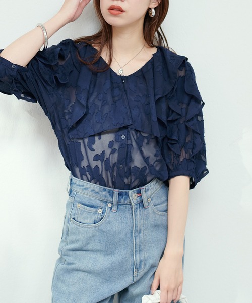 natural couture(ナチュラルクチュール)の「WEB限定 / オパールフラワーシアーブラウス(シャツ/ブラウス・レディース・ネイビー/アイボリー/サックスブルー・FREE)」の15枚目の写真
