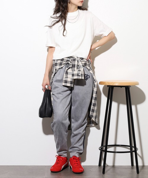 atONE（アットワン）の「atONE プチハイネック半袖Tシャツ（Tシャツ/カットソー・レディース・モカ/ブラック/オフホワイト/グレイッシュベージュ・L/LL/3L/4L/M）」の11枚目の写真