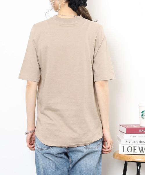 atONE（アットワン）の「atONE プチハイネック半袖Tシャツ（Tシャツ/カットソー・レディース・モカ/ブラック/オフホワイト/グレイッシュベージュ・L/LL/3L/4L/M）」の14枚目の写真