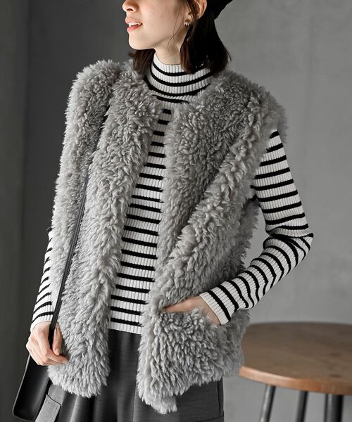 rps（アールピーエス）の「くるくるシープフェイクファーベスト（ベスト・レディース・モカ/ベージュ/アイボリー/グレー・フリー）」の2枚目の写真