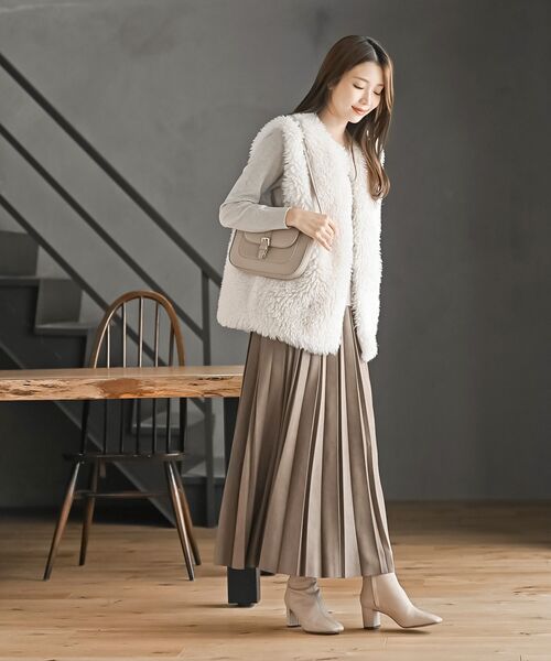 rps（アールピーエス）の「くるくるシープフェイクファーベスト（ベスト・レディース・モカ/ベージュ/アイボリー/グレー・フリー）」の17枚目の写真