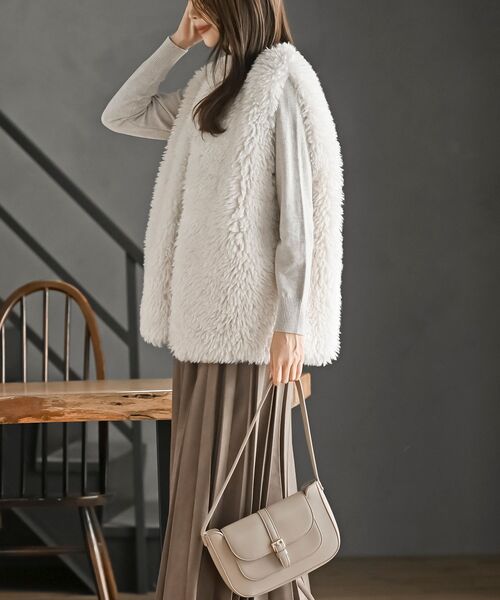 rps（アールピーエス）の「くるくるシープフェイクファーベスト（ベスト・レディース・モカ/ベージュ/アイボリー/グレー・フリー）」の18枚目の写真