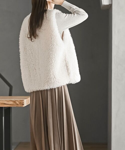 rps（アールピーエス）の「くるくるシープフェイクファーベスト（ベスト・レディース・モカ/ベージュ/アイボリー/グレー・フリー）」の19枚目の写真