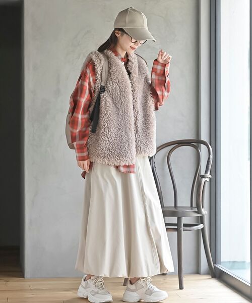 rps（アールピーエス）の「くるくるシープフェイクファーベスト（ベスト・レディース・モカ/ベージュ/アイボリー/グレー・フリー）」の6枚目の写真