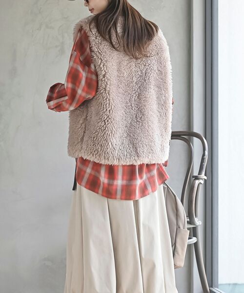 rps（アールピーエス）の「くるくるシープフェイクファーベスト（ベスト・レディース・モカ/ベージュ/アイボリー/グレー・フリー）」の8枚目の写真