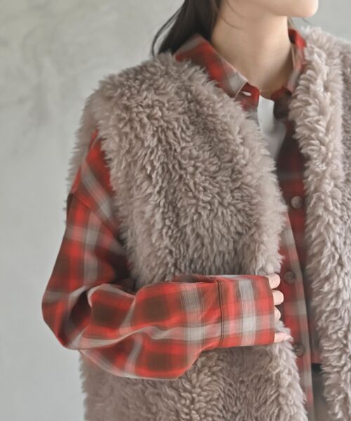 rps（アールピーエス）の「くるくるシープフェイクファーベスト（ベスト・レディース・モカ/ベージュ/アイボリー/グレー・フリー）」の10枚目の写真