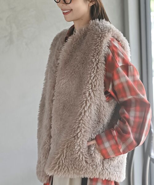 rps（アールピーエス）の「くるくるシープフェイクファーベスト（ベスト・レディース・モカ/ベージュ/アイボリー/グレー・フリー）」の11枚目の写真