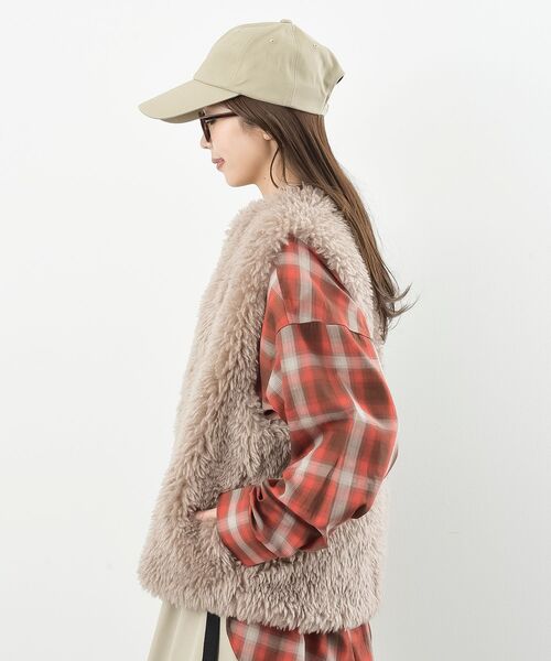 rps（アールピーエス）の「くるくるシープフェイクファーベスト（ベスト・レディース・モカ/ベージュ/アイボリー/グレー・フリー）」の15枚目の写真