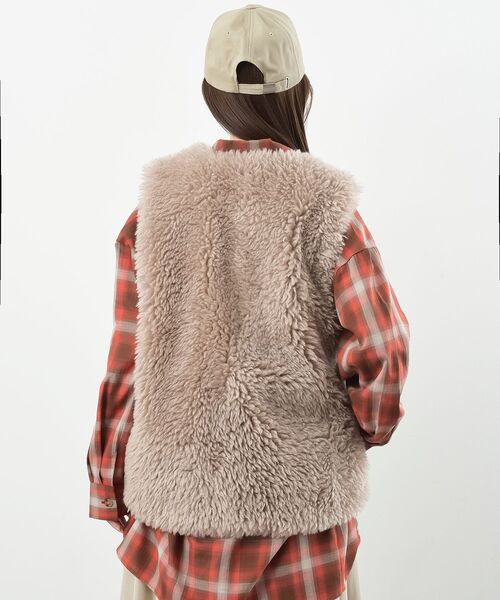 rps（アールピーエス）の「くるくるシープフェイクファーベスト（ベスト・レディース・モカ/ベージュ/アイボリー/グレー・フリー）」の16枚目の写真