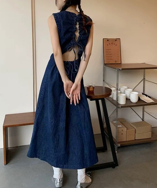 PRIVATE  BEACH（プライベートビーチ）の「バックオープンデニムワンピース（ワンピース・レディース・ブルー・LL/M/L）」の2枚目の写真