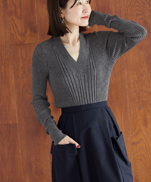 VERMEIL par iena（ヴェルメイユパーイエナ）の「《追加》SLOWOOL Vネック プルオーバー（ニット/セーター・レディース・ベージュ/ネイビー/レッド/グレー・FREE）」の11枚目の写真