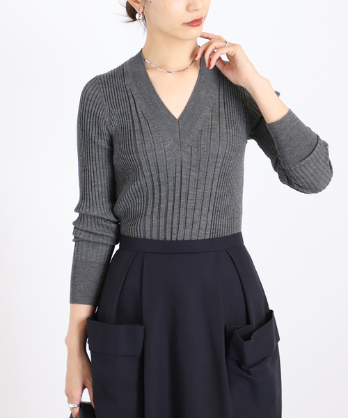 VERMEIL par iena（ヴェルメイユパーイエナ）の「《追加》SLOWOOL Vネック プルオーバー（ニット/セーター・レディース・ベージュ/ネイビー/レッド/グレー・FREE）」の8枚目の写真