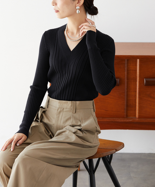 VERMEIL par iena（ヴェルメイユパーイエナ）の「《追加》SLOWOOL Vネック プルオーバー（ニット/セーター・レディース・ベージュ/ネイビー/レッド/グレー・FREE）」の19枚目の写真