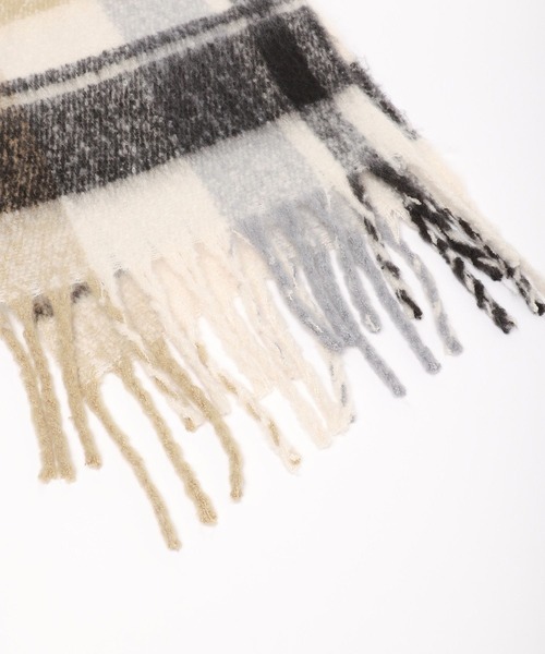 LAKOLE（ラコレ）の「ブークレーチェックマフラー / 963021（マフラー・レディース・ライトグリーン/ブルー/オフホワイト・FREE）」の8枚目の写真