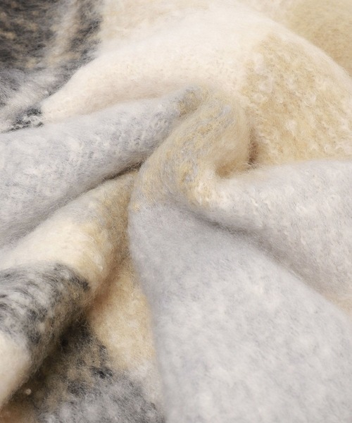 LAKOLE（ラコレ）の「ブークレーチェックマフラー / 963021（マフラー・レディース・ライトグリーン/ブルー/オフホワイト・FREE）」の9枚目の写真