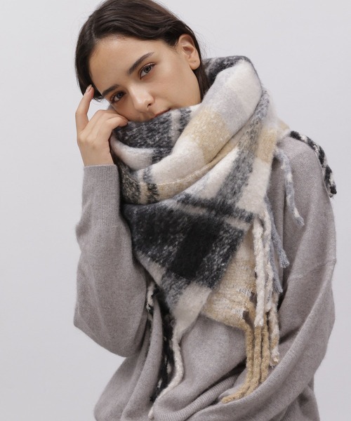 LAKOLE（ラコレ）の「ブークレーチェックマフラー / 963021（マフラー・レディース・ライトグリーン/ブルー/オフホワイト・FREE）」の16枚目の写真