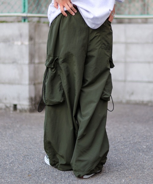 SPINNS(スピンズ)の「【4色展開!2サイズ展開!ユニセックスで着用】ナイロンカーゴパンツ コード(カーゴパンツ・メンズ・オリーブ/オフホワイト/グレー/ブラック・L/M)」の22枚目の写真