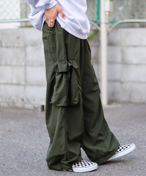 SPINNS(スピンズ)の「【4色展開!2サイズ展開!ユニセックスで着用】ナイロンカーゴパンツ コード(カーゴパンツ・メンズ・オリーブ/オフホワイト/グレー/ブラック・L/M)」の21枚目の写真