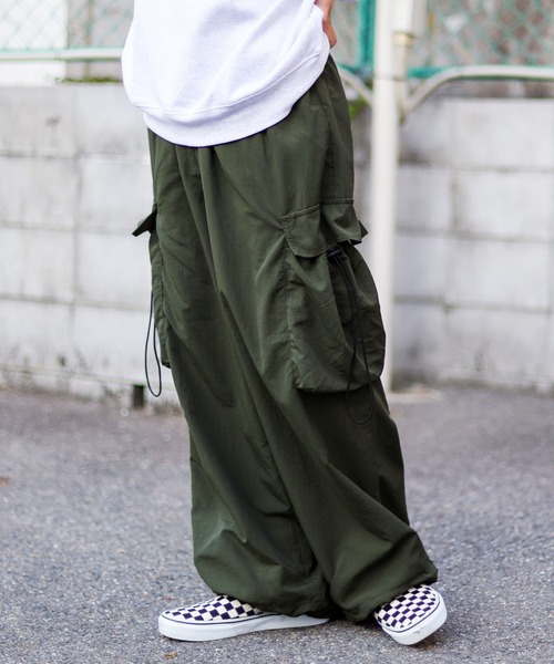 SPINNS(スピンズ)の「【4色展開!2サイズ展開!ユニセックスで着用】ナイロンカーゴパンツ コード(カーゴパンツ・メンズ・オリーブ/オフホワイト/グレー/ブラック・L/M)」の5枚目の写真