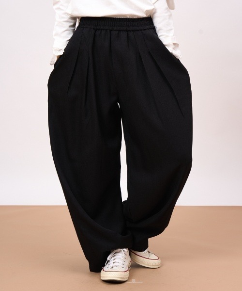 ROCOCO(ロココ)の「ルーズシルエットワイドパンツ(スラックス・レディース・ブラック/ベージュ・MEDIUM/LARGE)」の2枚目の写真