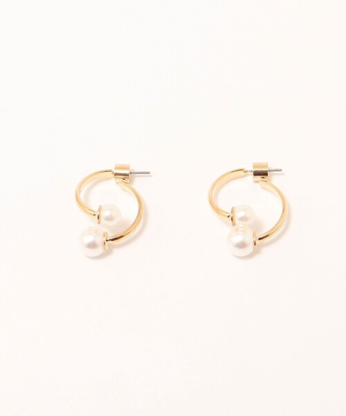 NOLLEY’S Sophi(ノーリーズソフィ)の「カーブパールキャッチピアス(ピアス(両耳用)・レディース・オフホワイト・FREE)」の3枚目の写真