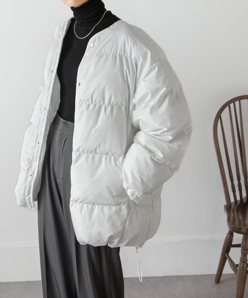 Chillfar（チルファー）の「中綿ノーカラーオーバージャケット（ダウンジャケット/コート・レディース・アイボリー/ブラック・FREE）」の3枚目の写真