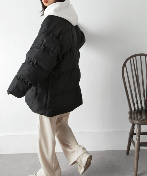 Chillfar（チルファー）の「中綿ノーカラーオーバージャケット（ダウンジャケット/コート・レディース・アイボリー/ブラック・FREE）」の5枚目の写真