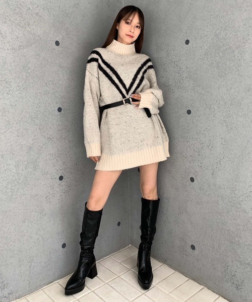 ENVYM(アンビー)の「ラインタートルオーバーニット(ニット/セーター・レディース・ブラック/ホワイト・FREE)」の1枚目の写真