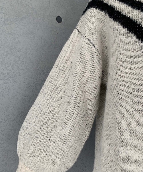 ENVYM(アンビー)の「ラインタートルオーバーニット(ニット/セーター・レディース・ブラック/ホワイト・FREE)」の4枚目の写真