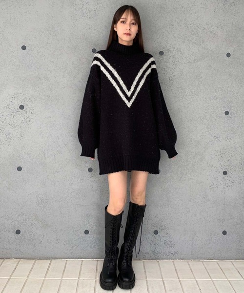 ENVYM(アンビー)の「ラインタートルオーバーニット(ニット/セーター・レディース・ブラック/ホワイト・FREE)」の5枚目の写真