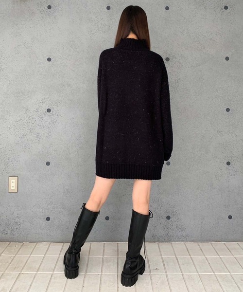 ENVYM(アンビー)の「ラインタートルオーバーニット(ニット/セーター・レディース・ブラック/ホワイト・FREE)」の6枚目の写真