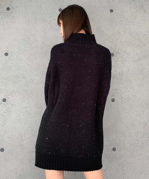 ENVYM(アンビー)の「ラインタートルオーバーニット(ニット/セーター・レディース・ブラック/ホワイト・FREE)」の8枚目の写真